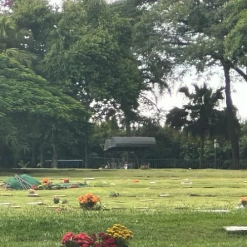 Corpos dos Mamonas Assassinas são exumados em São Paulo