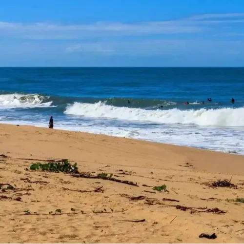 Marinha alerta para ressaca no litoral de Campos dos Goytacazes (RJ)