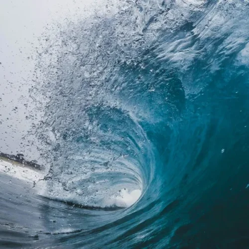 Marinha alerta para ressaca com ondas de até 2,5 metros entre SP e RJ