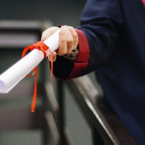Diploma de papel deixa de existir; entenda novas regras