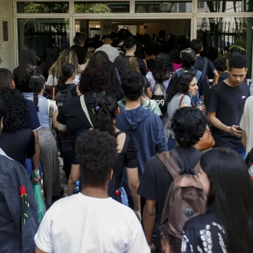 Senado aprova cota de 30% em concursos para negros e indígenas