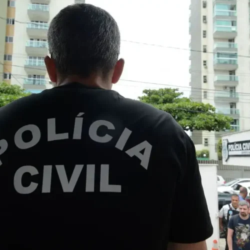Operação em 7 estados mira rede de crimes de ódio contra menores; 2 são presos, e 7, apreendidos