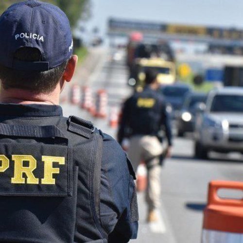 APolícia Rodoviária Federal (PRF) inicia nesta sexta-feira a Operação Finados 2021. Durante todo o feriado prolongado, a instituição reforçará o policiamento ostensivo em locais e horários de maior incidência de acidentes graves e de criminalidade. O intuito é garantir aos usuários das rodovias federais segurança, conforto e fluidez do trânsito.
