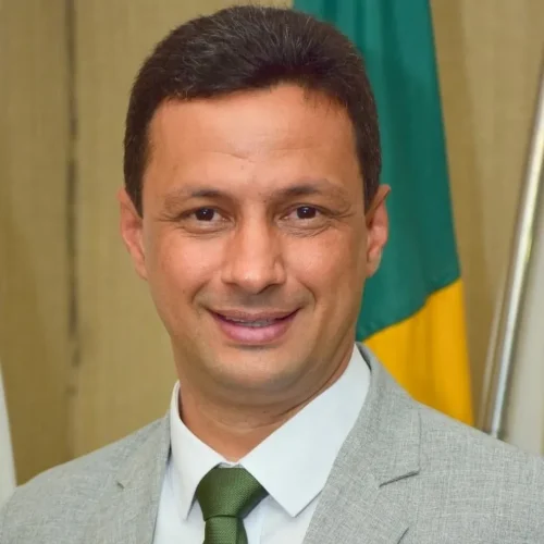 Justiça absolve prefeito de Italva em ação de improbidade envolvendo licitações