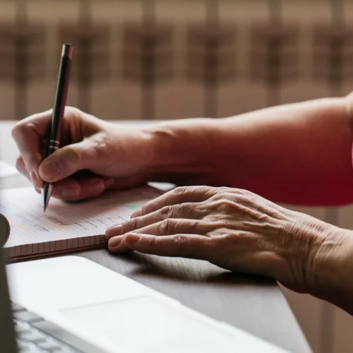 Inscrições abertas para Processos Seletivos da Educação em Guarapari com salários de até R$ 3 mil