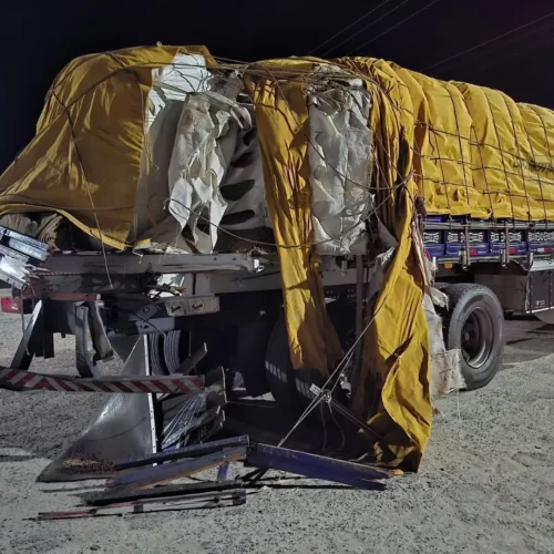 Motorista de ônibus morre após acidente com universitários na BR-259, no Espírito Santo