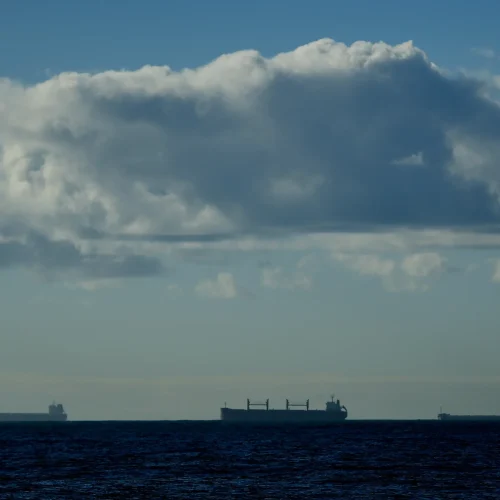 Italiano aciona Justiça do ES após ondas de 7 metros atingirem navio