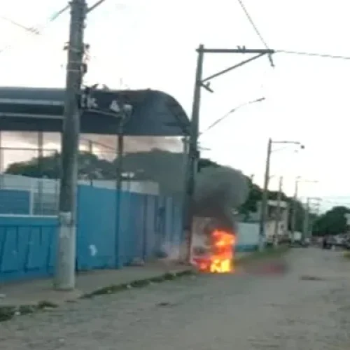 Dois homens morrem eletrocutados ao serem atingidos por fio de alta tensão em Campos dos Goytacazes (RJ)