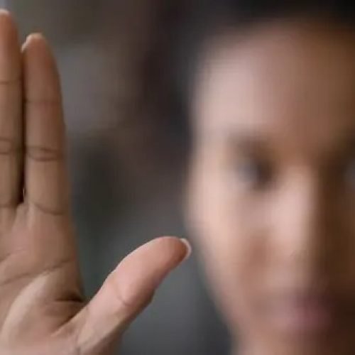 Câmara aprova aumento de pena por injúria racial contra mulheres e idosos