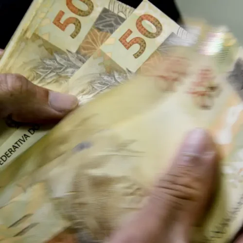 Salário mínimo pode chegar a R$ 1.741 em 2027, prevê governo federal