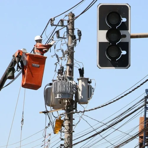 Enel Rio abre 950 vagas para eletricistas em todo o estado
