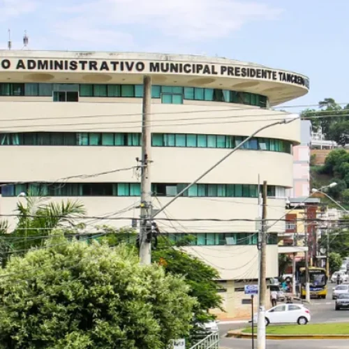 Prefeitura de Muriaé abre processo seletivo com vaga de nível médio e salário de mais de R$ 2 mil