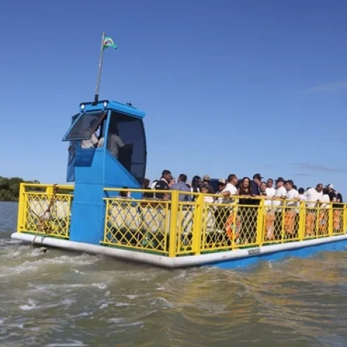 Governo do ES entrega travessia por balsa e anuncia investimentos em Conceição da Barra (ES)