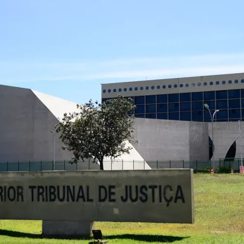 STJ autoriza mudança de registro civil para gênero neutro