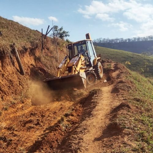 Prefeitura de Porciúncula intensifica manutenção de estradas rurais em Purilândia