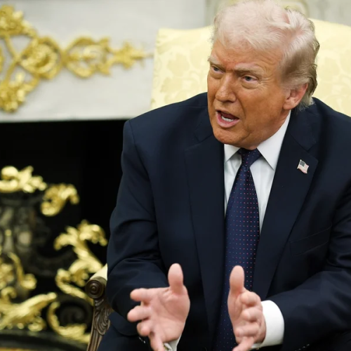 Trump ameaça retomar bombardeios se não alcançar acordo com Irã
