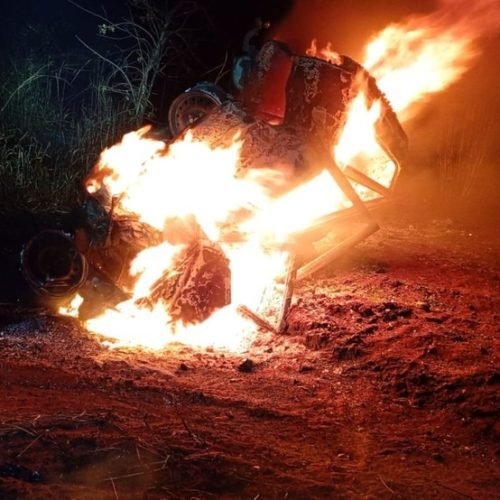 Acidente entre carro e carreta deixa cinco mortos em rodovia de MG