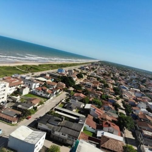 Criminoso estupra mulher na frente do namorado dela em praia do ES