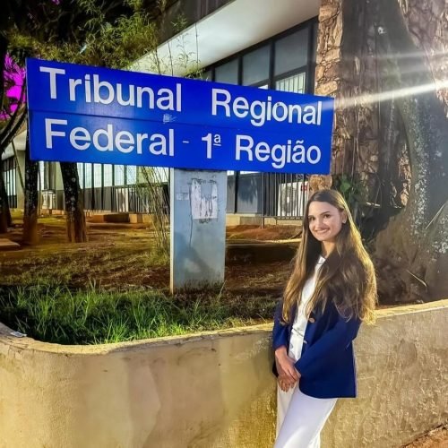 Aos 25 anos, mineira toma posse como a mais jovem juíza federal do país