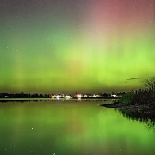 Tempestade solar deve atingir a Terra nesta sexta-feira (09) e favorecer auroras no Hemisfério Norte
